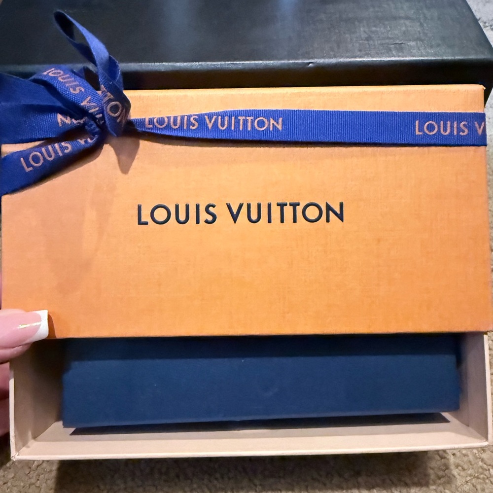 Louis Vuitton Square Cat Eye Sunglasses - Black - Picture 3 of 7